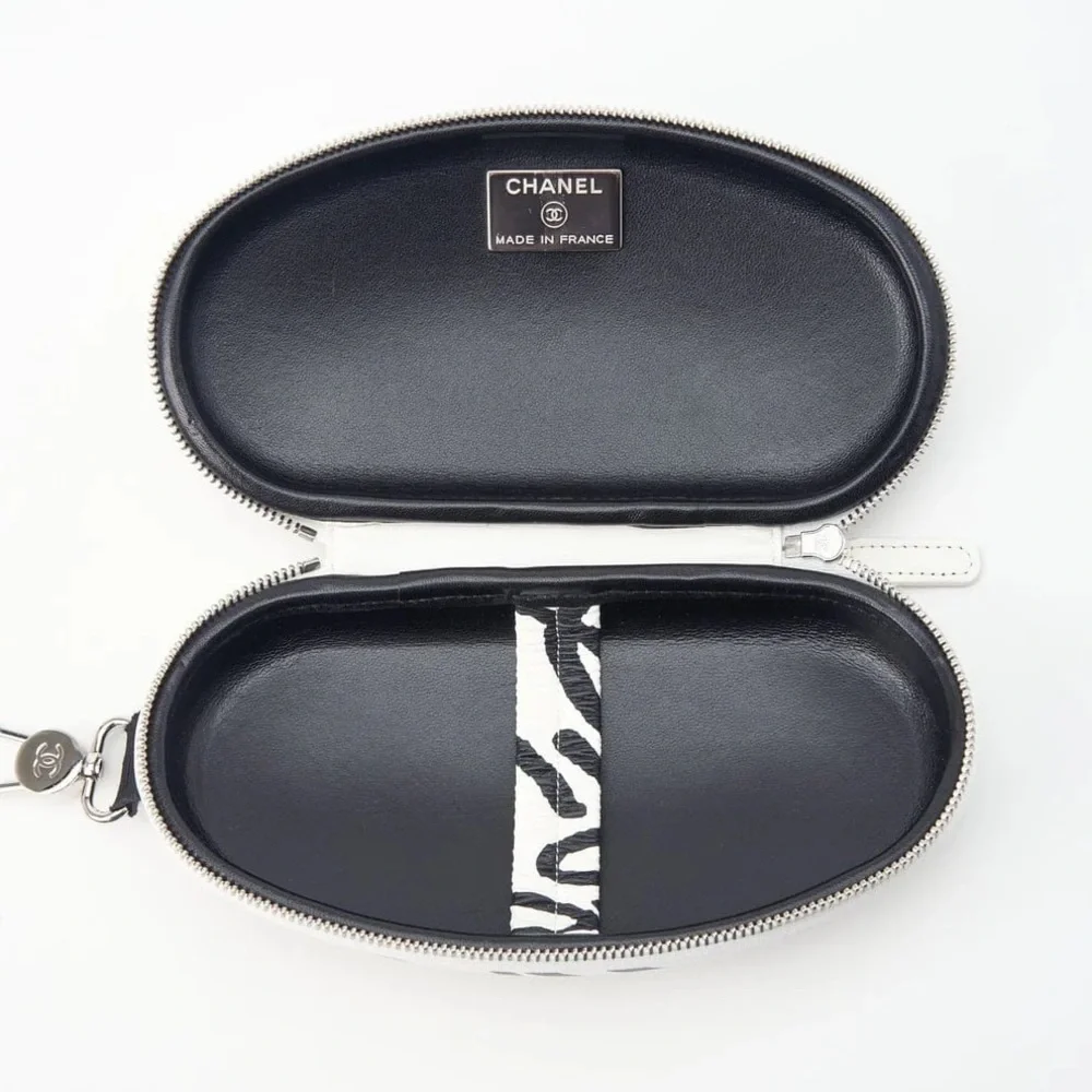 Authentic CHANEL new printed leather case with chain